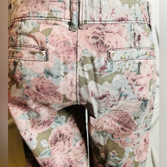 EUC Pilcro SZ 27 olive green/lilac floral skinny 5-pocket jeans, waist 31”-33” - Picture 6 of 8